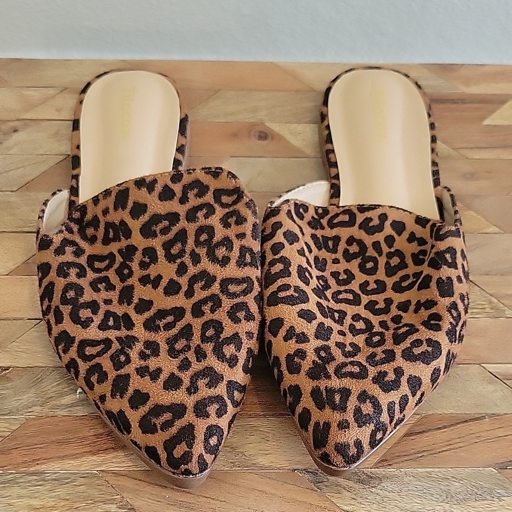 Size 6.5 leopard print pointed toe mules